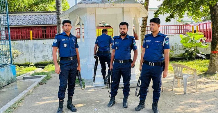 এবার লালন আখড়ায় পুলিশ মোতায়েন